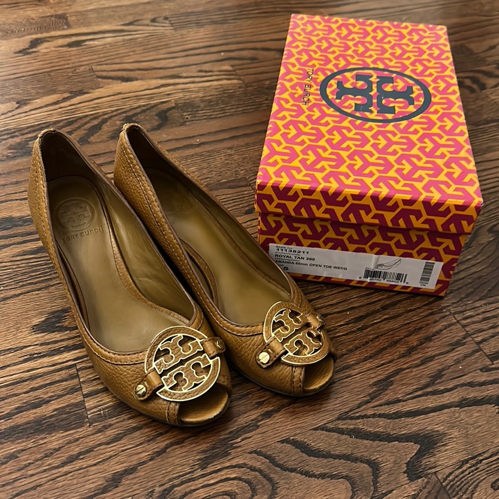 VGUC Tory Burch Amanda Wedge size 7.5